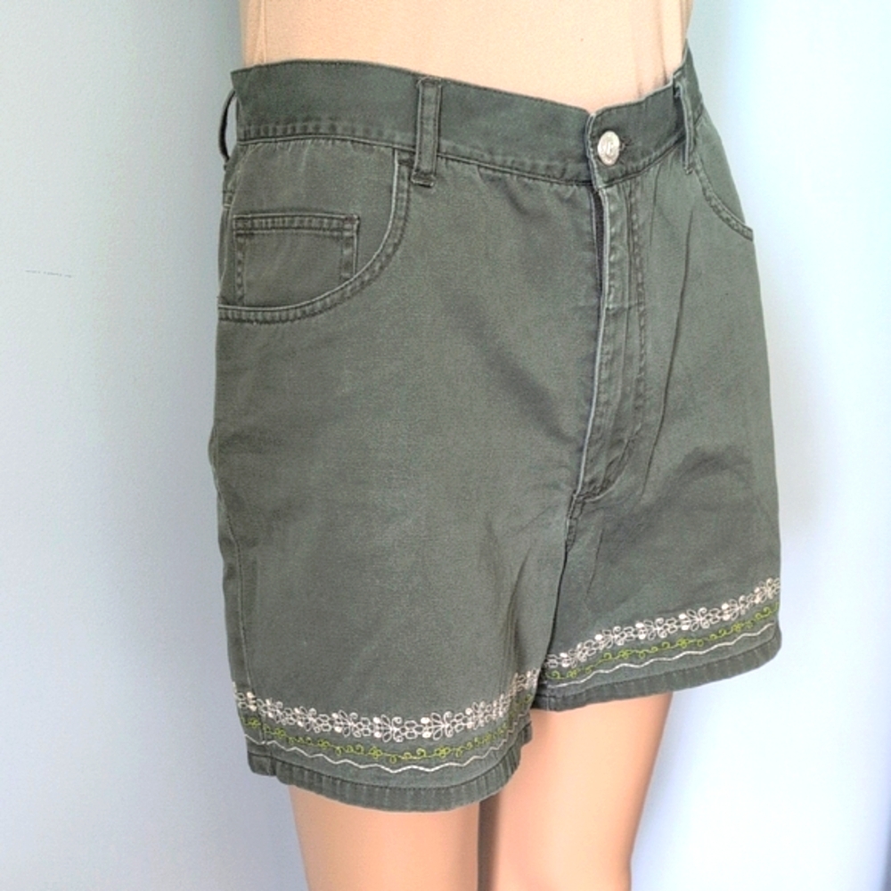Vintage Reitmans Olive Green Embroidered Shorts SZ 9 - Picture 4 of 9